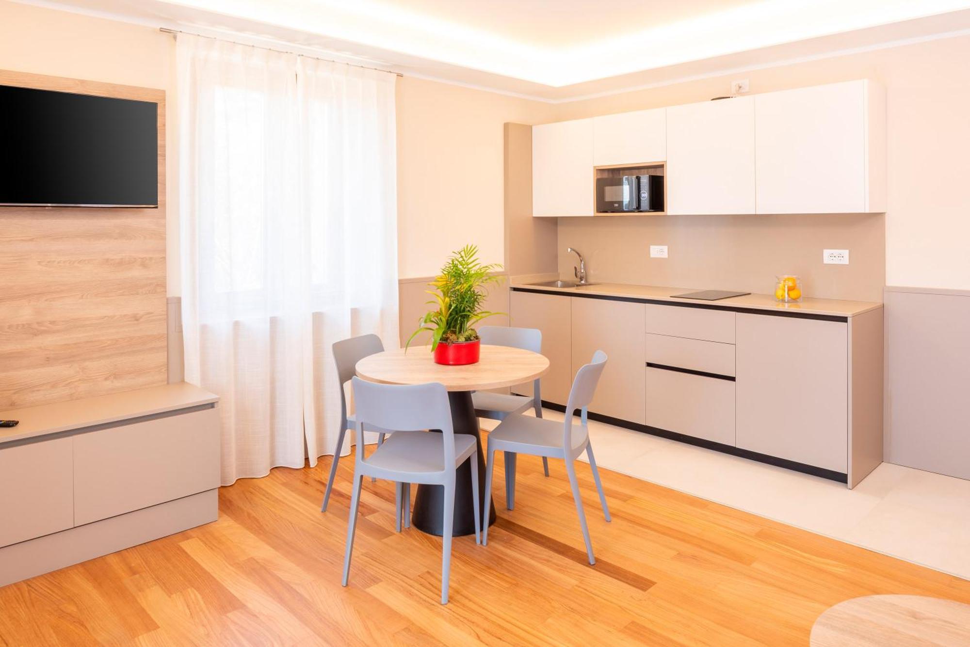 One-Bedroom Deluxe Apartment