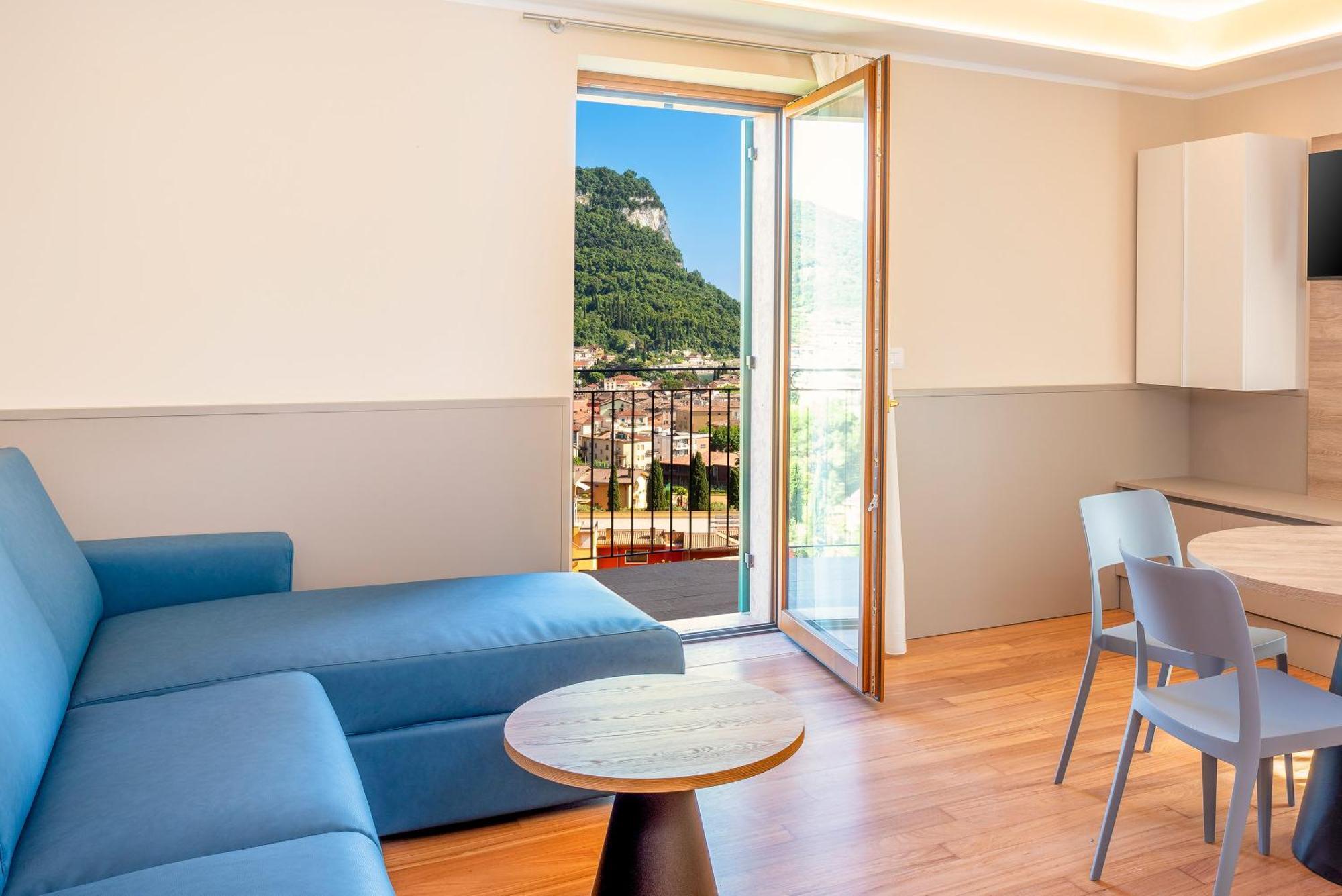 One-Bedroom Deluxe Apartment